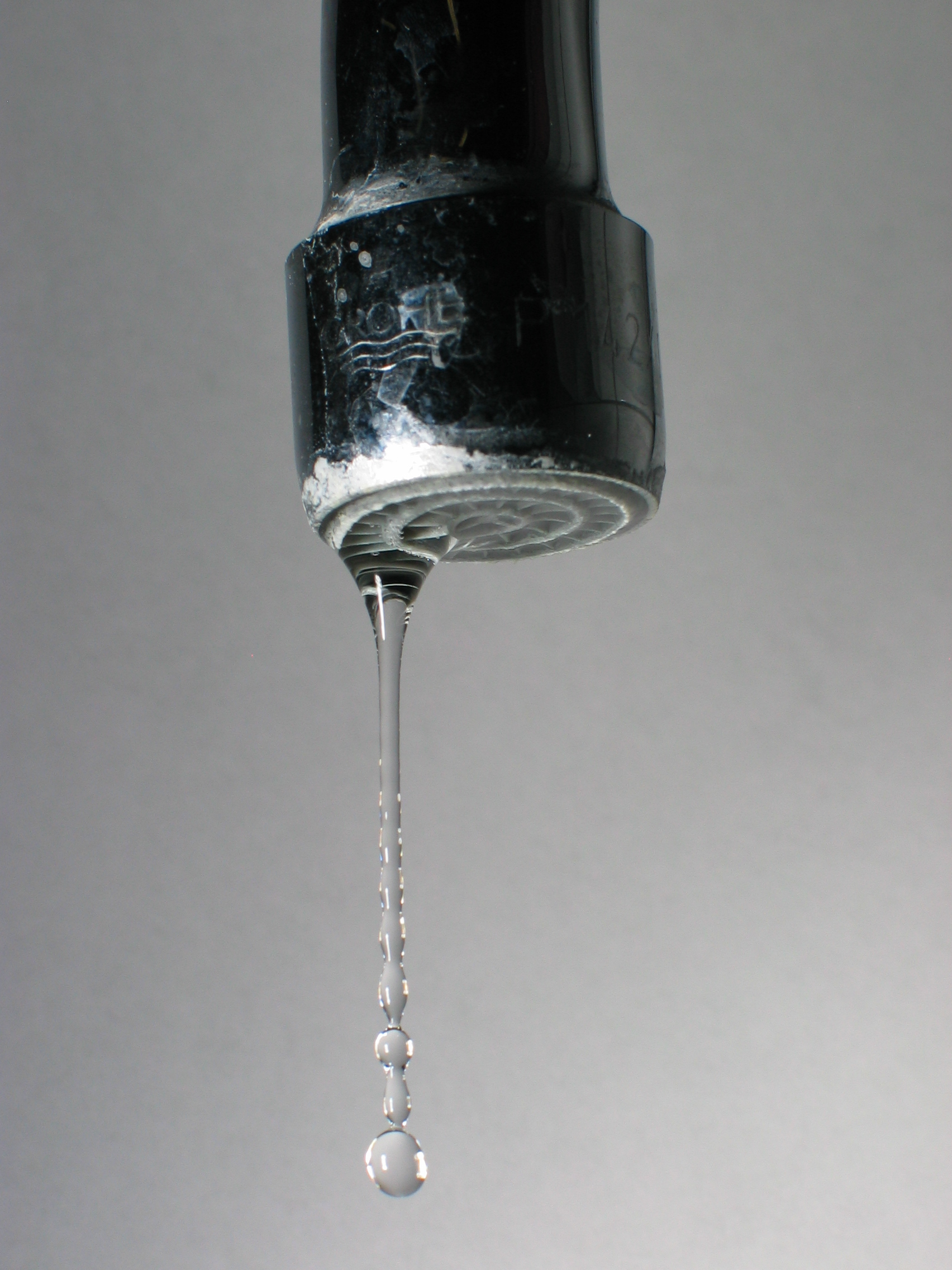 Dripping_faucet_2.jpg