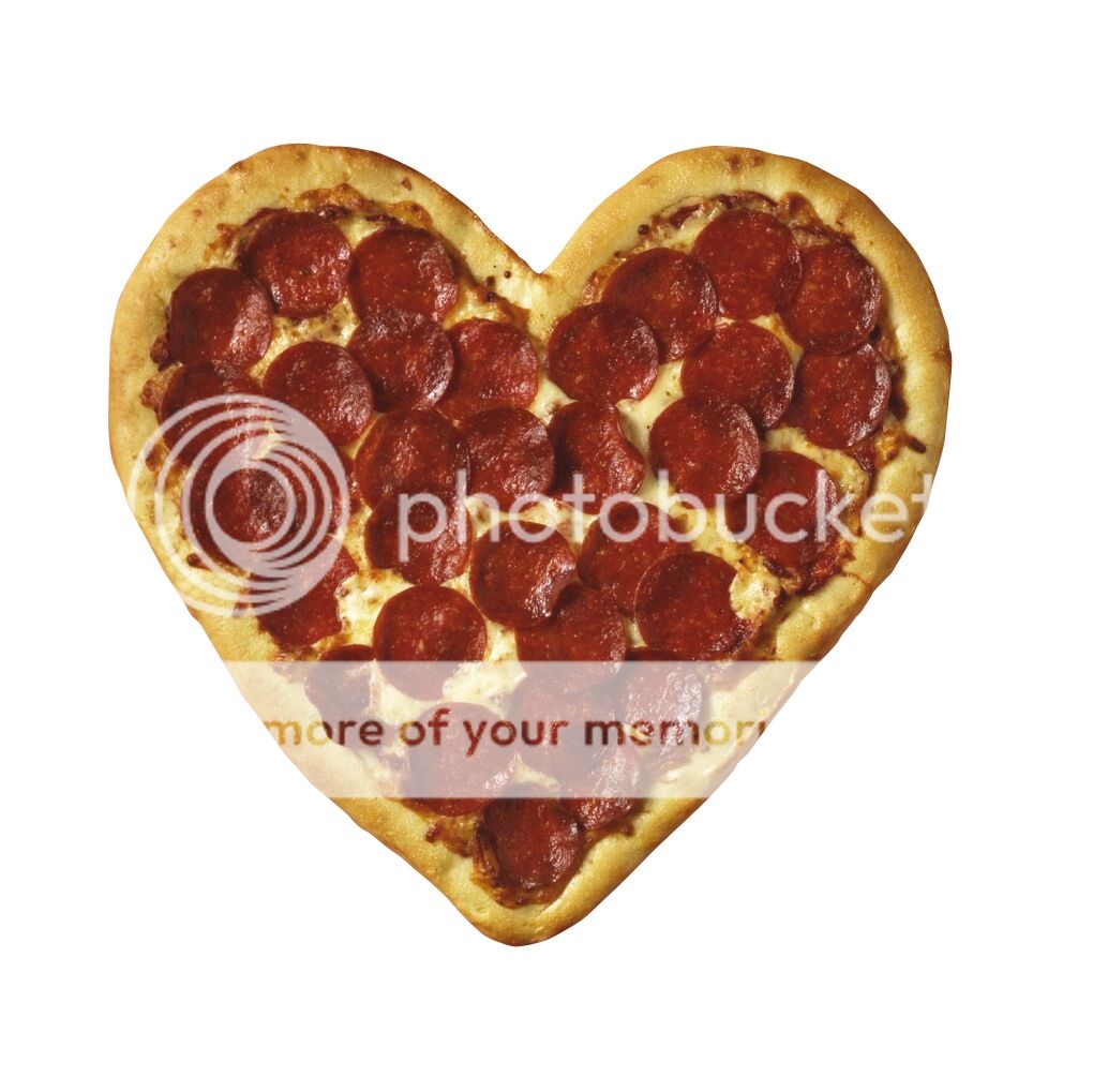 Heart-shaped-pizza-shot_zps166278fa.jpg