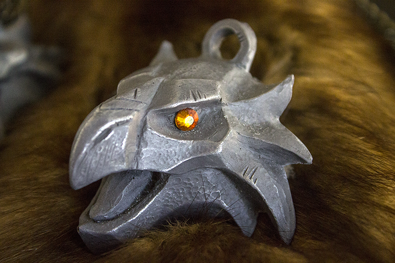 griffin_medallion__jewel_example_by_kazulgfox-d8wg8te.png