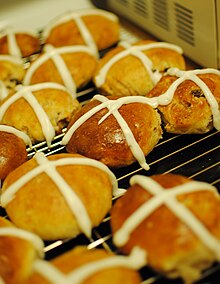 220px-Homemade_Hot_Cross_Buns.jpg